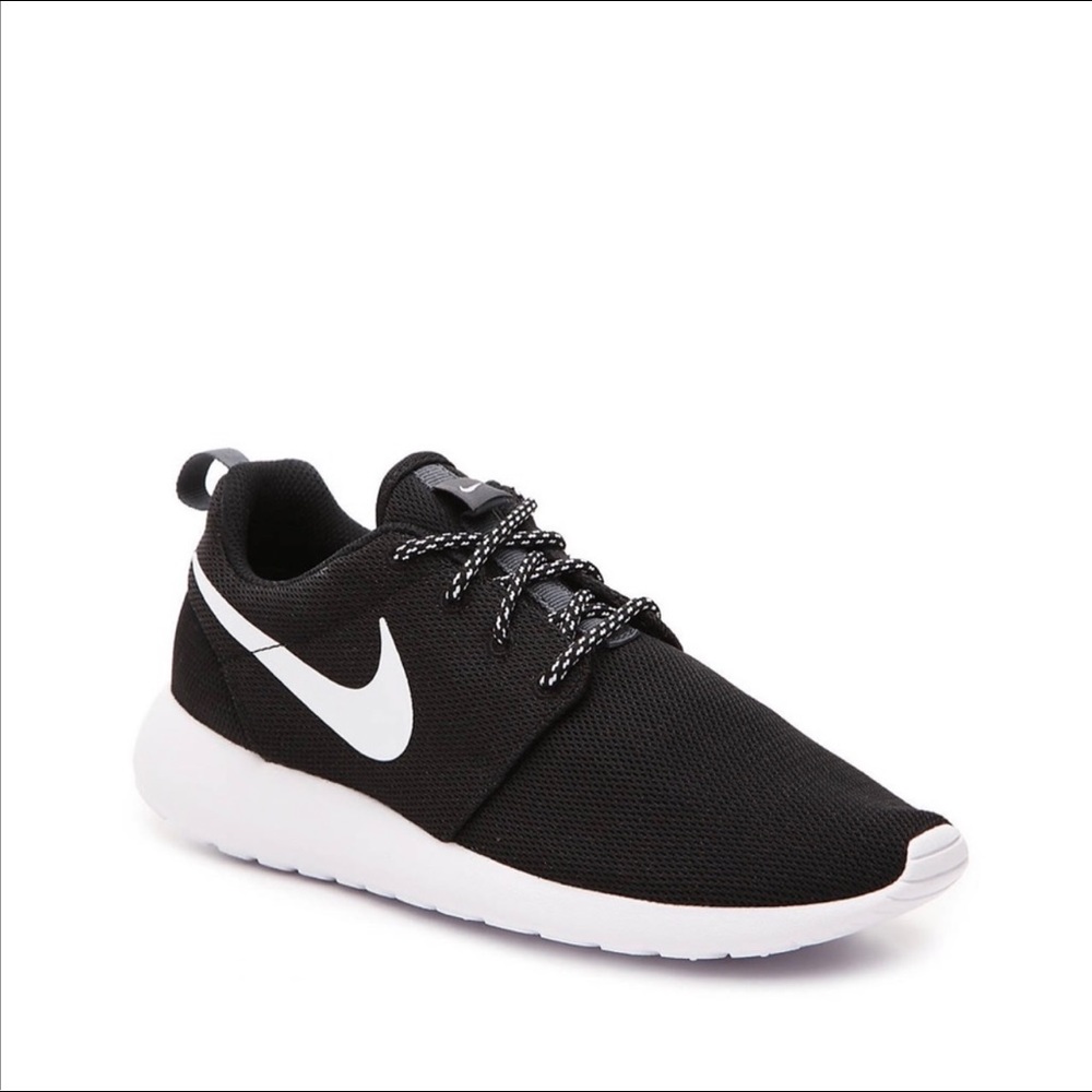 Black & White Nike Roshe One